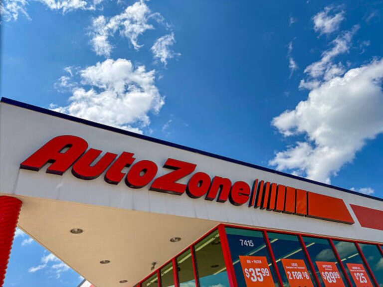 AutoZone: High ROIC, Steady Demand, Modest Buy On EPS Compression (NYSE:AZO)