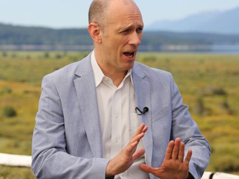 Fed's Goolsbee says there is a bit of wait and see because of uncertainty | investingLive