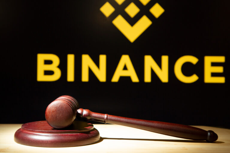 Senator Warren Demands Answers on Binance’s US Compliance Deal