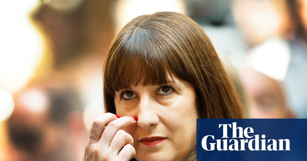 UK hit by fresh sell-off in government bond markets as pound weakens