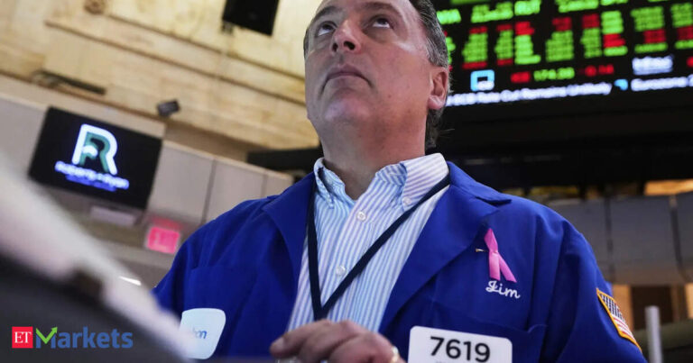 Wall Street indexes climb as investors brush off government shutdown uncertainties