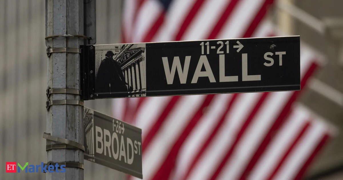 Dow Jones crashes 400 points, S&P 500, Nasdaq 1% on US-China tensions; bank results pour in