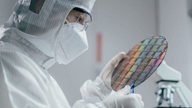 Markets Today: Gold Up 1.4%, Chinese Exports Soar as Trade War Fears Return, DAX Bounces but Risks Remain