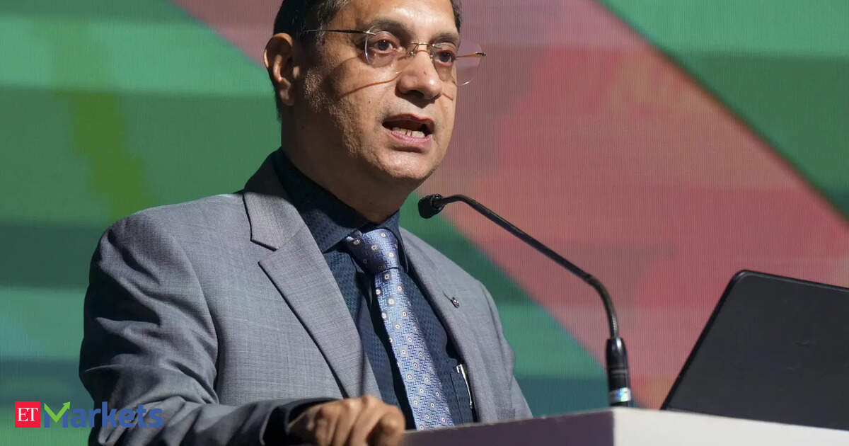 Sebi chairman warns retail investors against speculative trading in derivatives