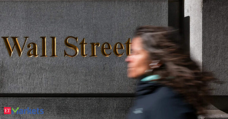 US stocks open flat as investors assess earnings for direction