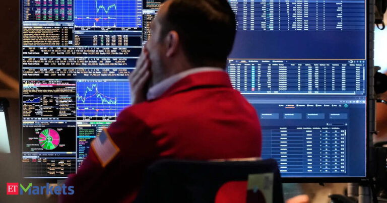 Wall Street selloff raises worries about market downturn