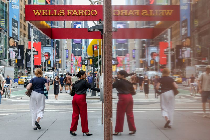 Wells Fargo profit rises on higher interest income