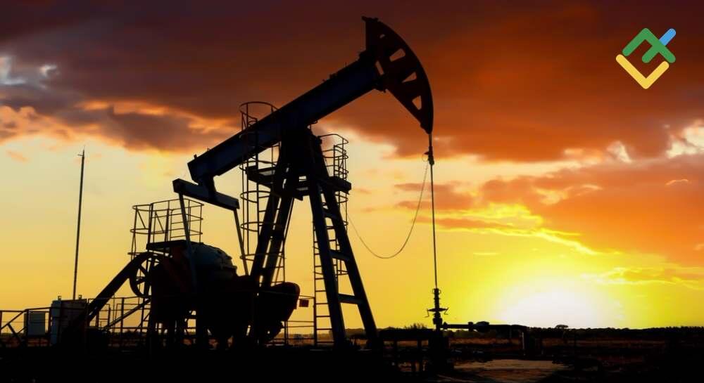 Technical Analysis of US Crude, XAUUSD and EURUSD for Today (November 12, 2025)