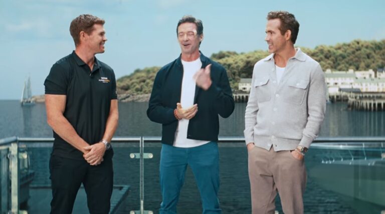 Hugh Jackman and Ryan Reynolds aboard the BONDS Flying Roos team boat, Source: Youtube