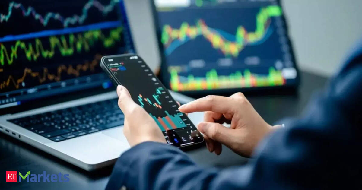 European shares fall on tech rout, Fed policy jitters