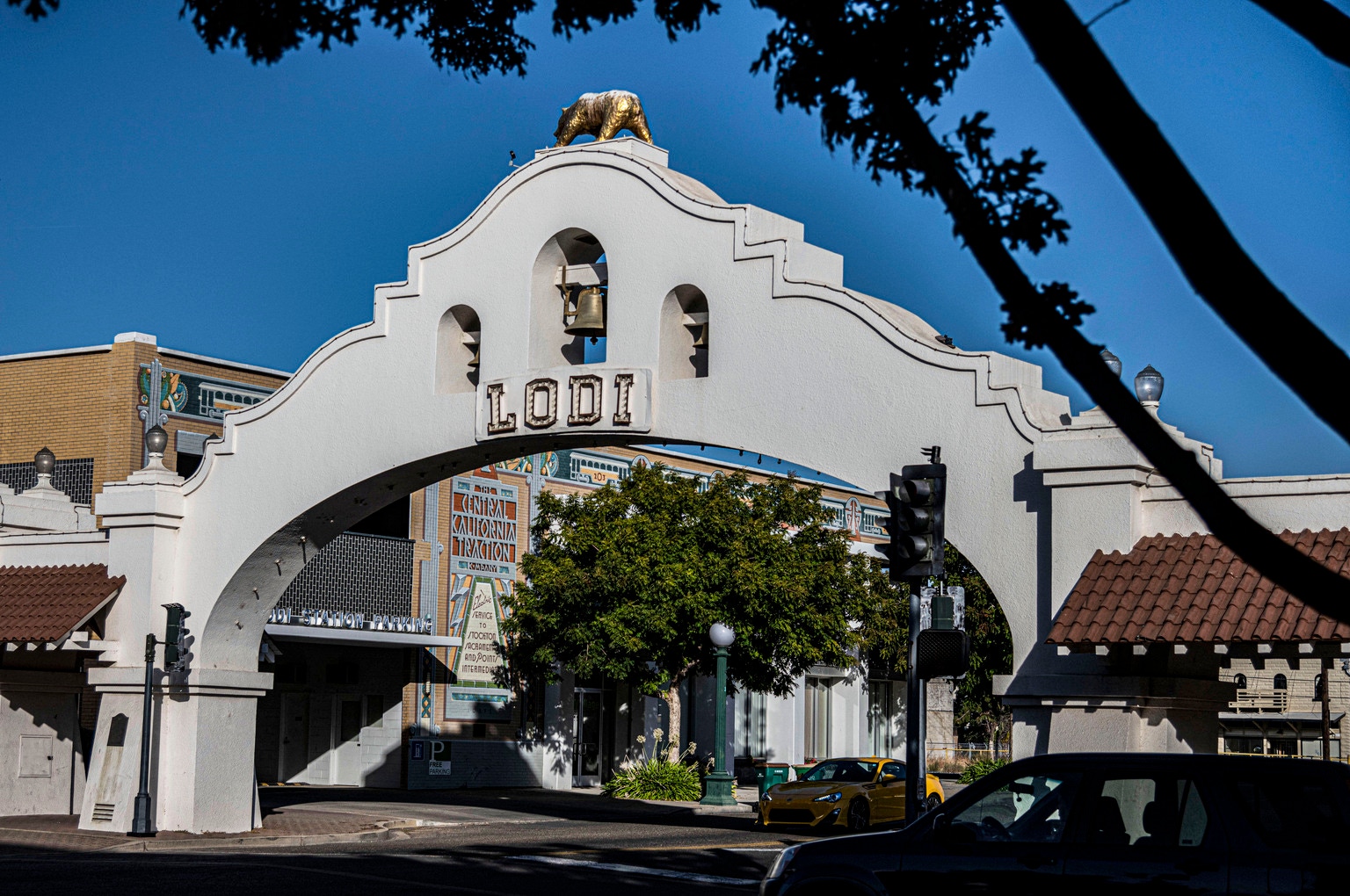 Farmers & Merchants Bancorp Stock: Record Earnings Meets Cheap Valuation (OTCMKTS:FMCB)