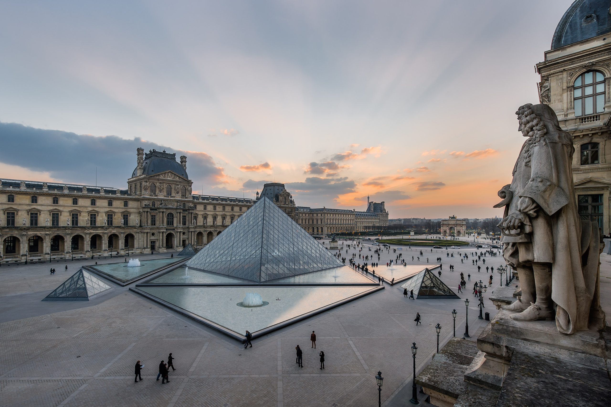 Louvre to Raise Ticket Prices 45% for Non-EU Tourists