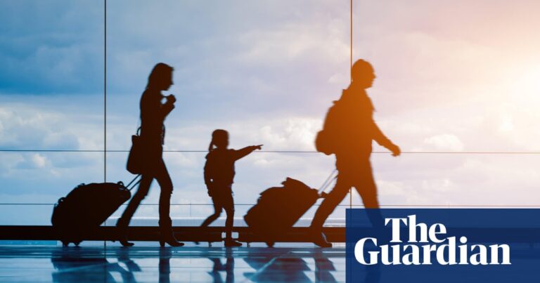 MPs ask HMRC to explain child benefit error that froze payments to parents