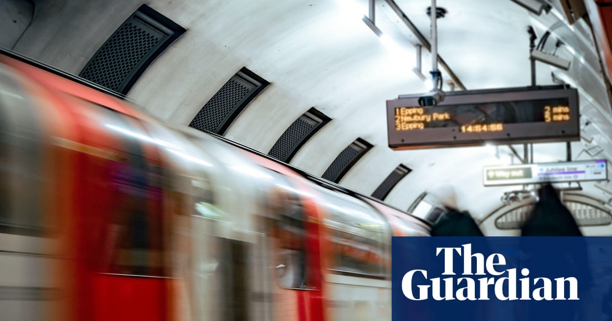 RMT accepts three-year pay deal for London Underground staff