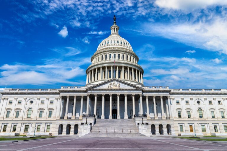 US senators unveil new crypto bill giving CFTC oversight power - BitRss - Crypto World News