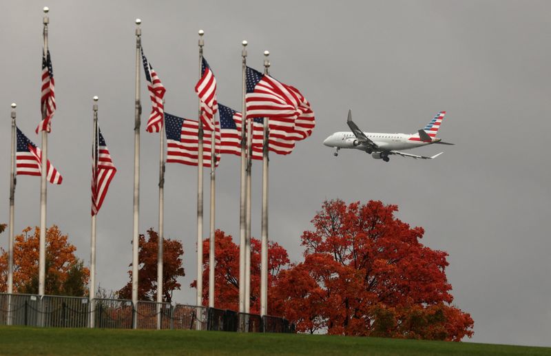 US warns it could force 20% flight cuts if shutdown continues