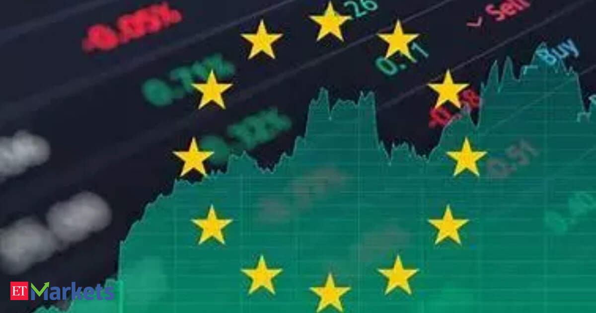 European shares flat on caution ahead of Fed's rate decision