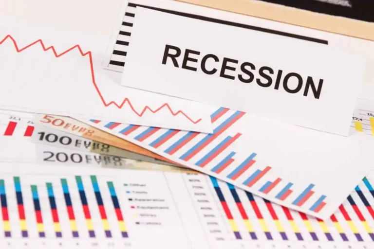 Gold Predicts Recessions Early: How It Signals a Downturn - Edge Forex