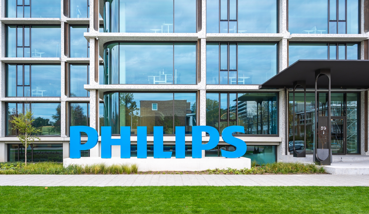 Philips: Waiting Comfortably For Upside From Healthcare AI Leadership (NYSE:PHG)