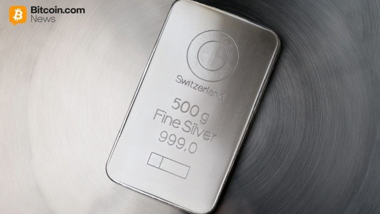 Silver Breakout Continues, Becomes Bitcoin's 'Mirror Image' in Relentless Hike