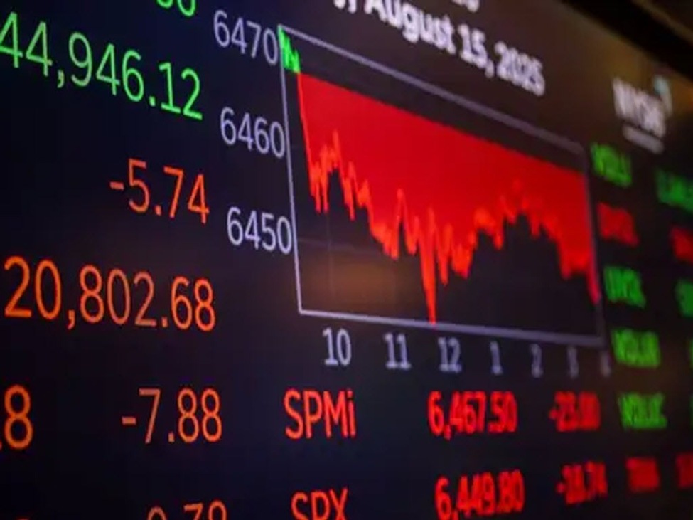 Stock Market Wrap-Up: Tech Sector Tumbles, Dow Hangs On | investingLive