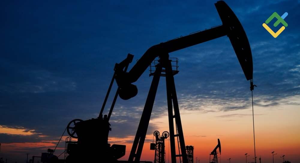 Technical Analysis of US Crude, XAUUSD and EURUSD for Today (December 1, 2025)