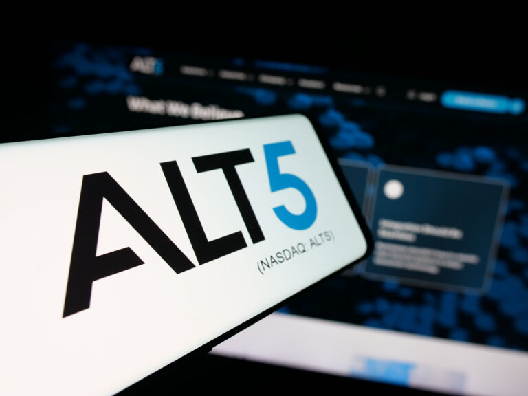 Trump Family Crypto Tie Deepens Scrutiny as Alt5 Fires Auditor