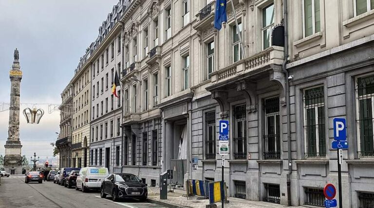 Rue du Congres, Brussels, former Kredietbank Congo, now FSMA, Source: Wikipedia