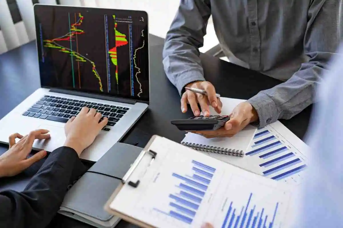 Why Silver Is the Most Emotionally Traded Metal? - Edge Forex