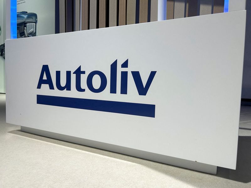 Autoliv Q4 adjusted profit matches expectations, sees 2026 profit margin of around 10.5-11.0%   