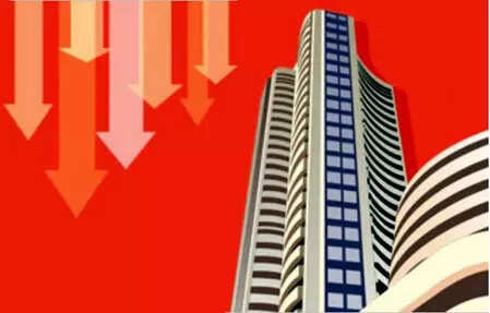 ET Market Watch: Why markets fell today - Tariff fears, FII selling hit Sensex, Nifty | The Economic Times Podcast