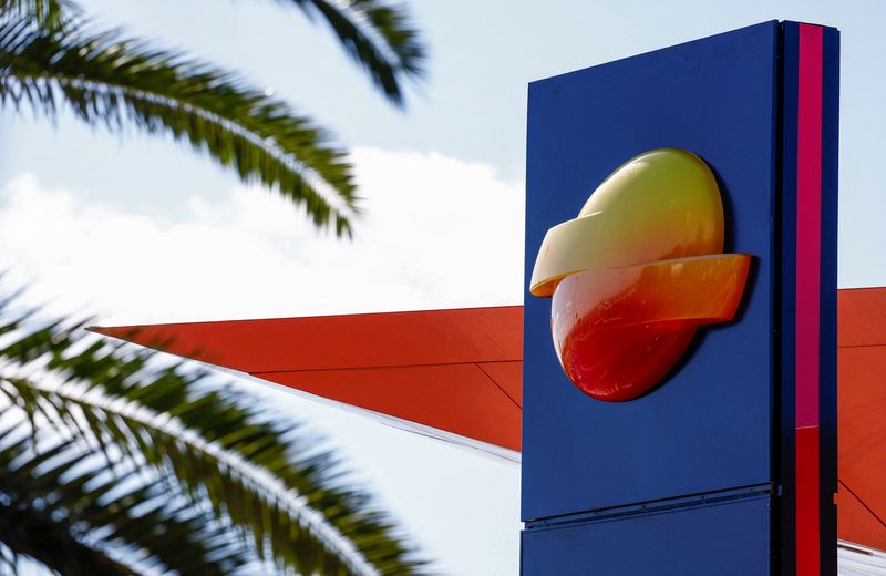 Exclusive-Repsol, Maurel & Prom applying for US licenses to export Venezuelan oil, sources say