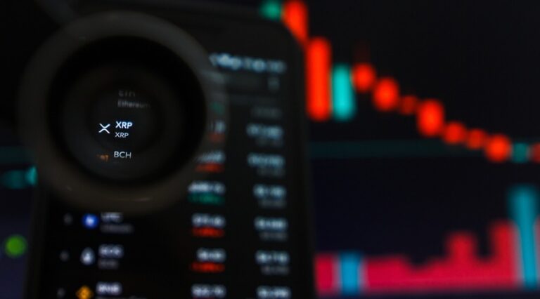 The Illustration of Red Candles Bar Falling Down Trend, xrp in the front