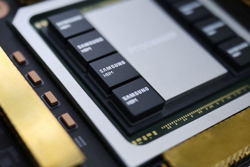 Samsung Electronics says customers praised competitiveness of HBM4 chip