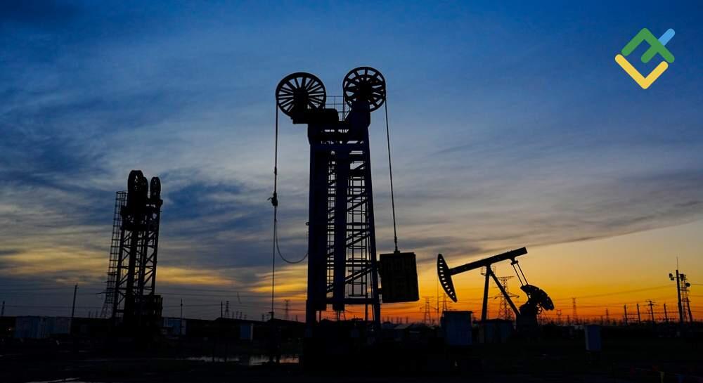 Techchnical Analysis of US Crude, XAUUSD and EURUSD for Today (January 5, 2026)