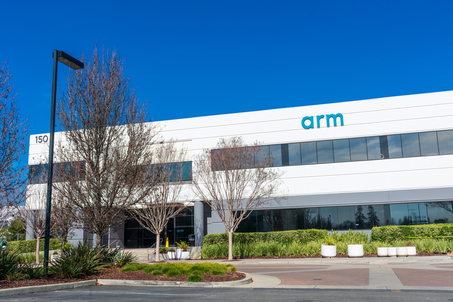 Arm Stock: This Is Likely A Dead Cat Bounce (NASDAQ:ARM)