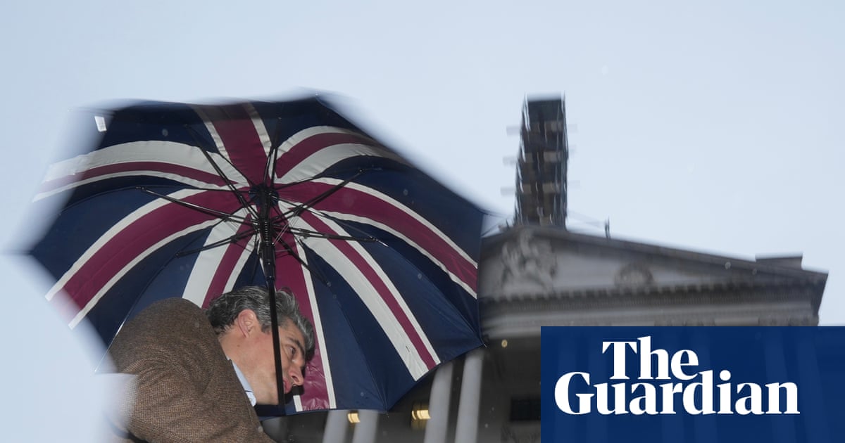 Bank of England should cut rates to boost consumer spending, says TUC