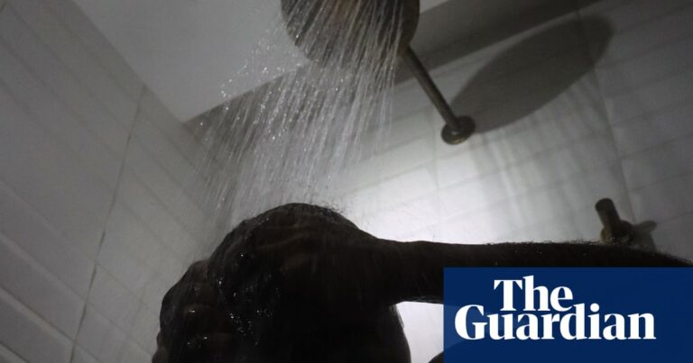 Dark showering: is this the very best way to wash?