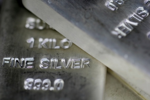 Silver Plays Its Own Game - ActionForex