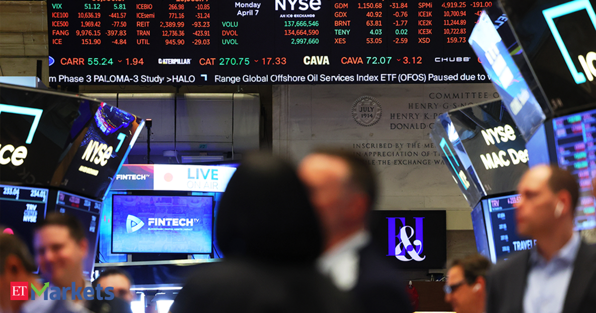 US Market | Credit Concerns Mount: Blue Owl shake-up weighs on US financial stocks