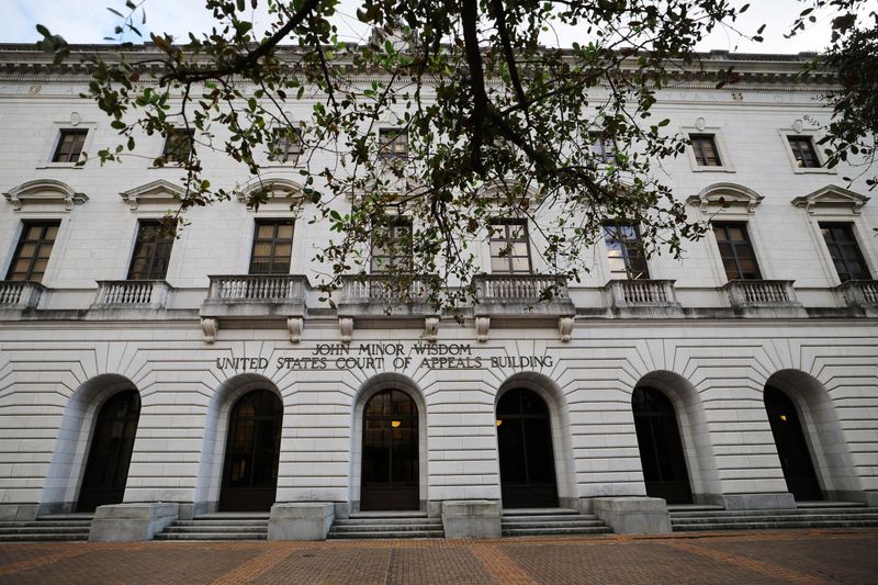 US appeals court upholds Trump’s immigration detention policy