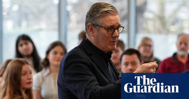 What social media restrictions has Keir Starmer announced?