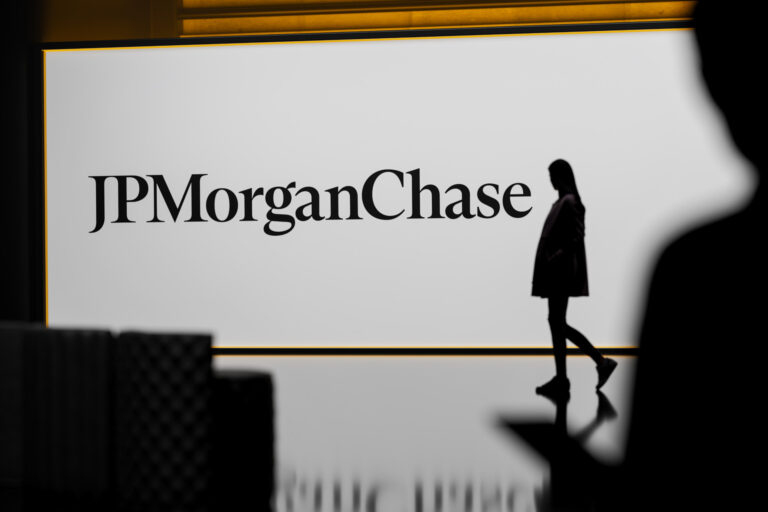 Investors Accuse JPMorgan of Facilitating $328M Crypto Fraud