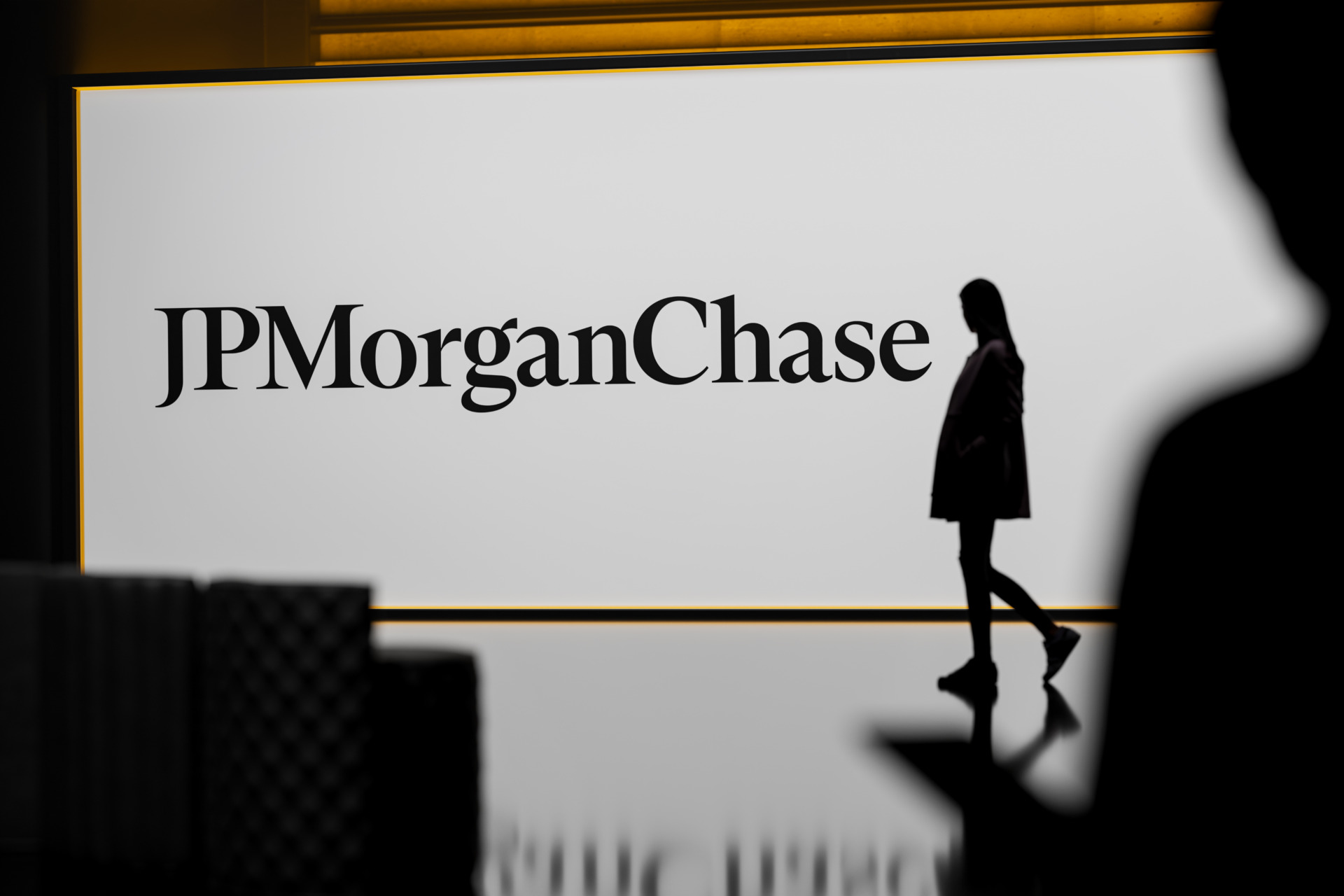 Investors Accuse JPMorgan of Facilitating $328M Crypto Fraud