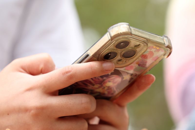 One-fifth of Australian teens still use TikTok, SnapChat after social media ban