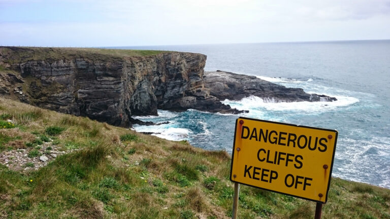 Diplomacy or Return to Conflict? Hormuz Closes Again, Oil Signals Path Into Ceasefire Cliff - ActionForex