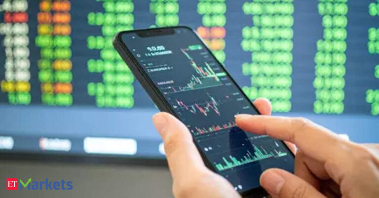 Breaking the pattern: A downcycle without macro stress?