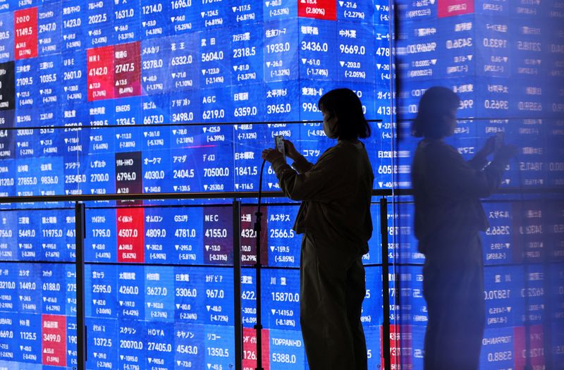Oil rises, stocks dip with Iran, earnings and Fed in focus