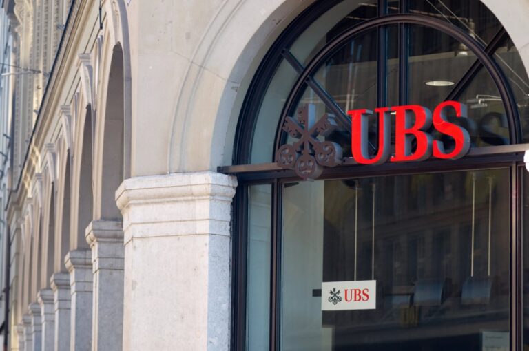 Largest Swiss Bank Loads Up on Strategy (MSTR) - U.Today