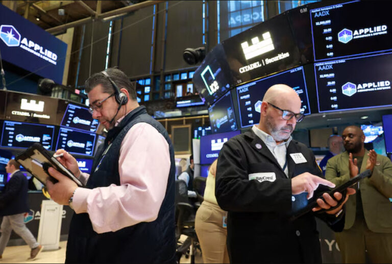 S&P 500, Nasdaq Dip As Broadcom Revenue Miss Dents Chip Stocks